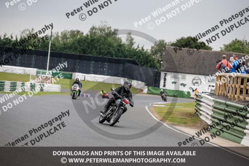 Vintage motorcycle club;eventdigitalimages;mallory park;mallory park trackday photographs;no limits trackdays;peter wileman photography;trackday digital images;trackday photos;vmcc festival 1000 bikes photographs